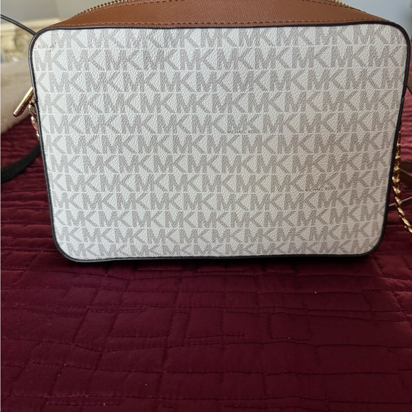 Michael Kors White and Tan Crossbody Bag with Gold Chain - Picture 2 of 4